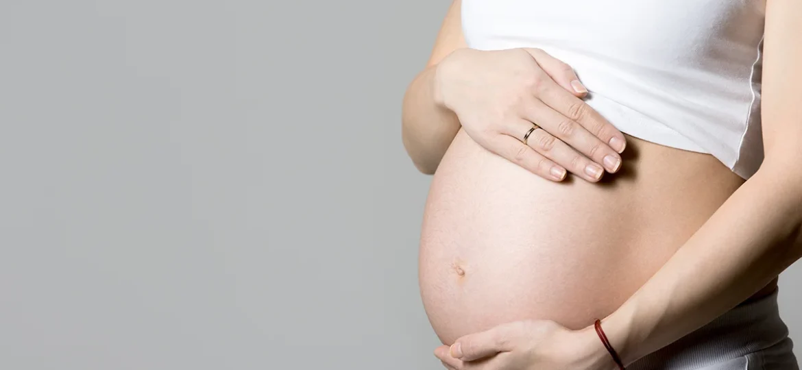 kobieta-w-ciąży-zaburzenia-dermatologiczne-pigmentacyjne-rozstępy-naczyniowe